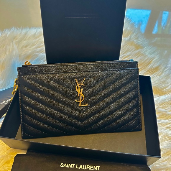 YSL CASSANDRE MATELASSE BLACK LARGE POUCH IN GRAIN DE POUDRE LEATHER BAG - Picture 2 of 5